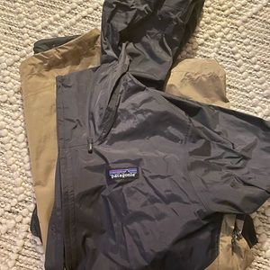 Men’s Patagonia Torrentshell Rain Jacket. Navy/Tan - Size M. Excellent condition